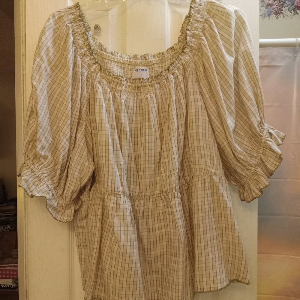 3/4 Length Sleeve Tan and White Pull Over Blouse made by Old Navy in Size 3X
